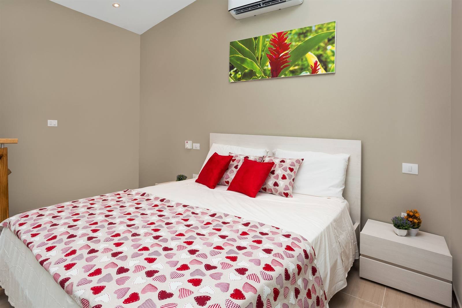 Residence Las Dos Palmas: bedroom with a double bed