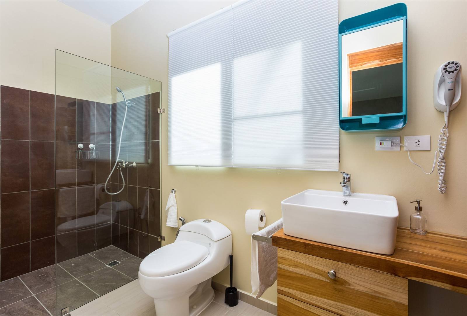Residence Las Dos Palmas: bathroom with glass shower
